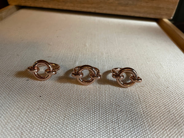 Rose gold circle ring